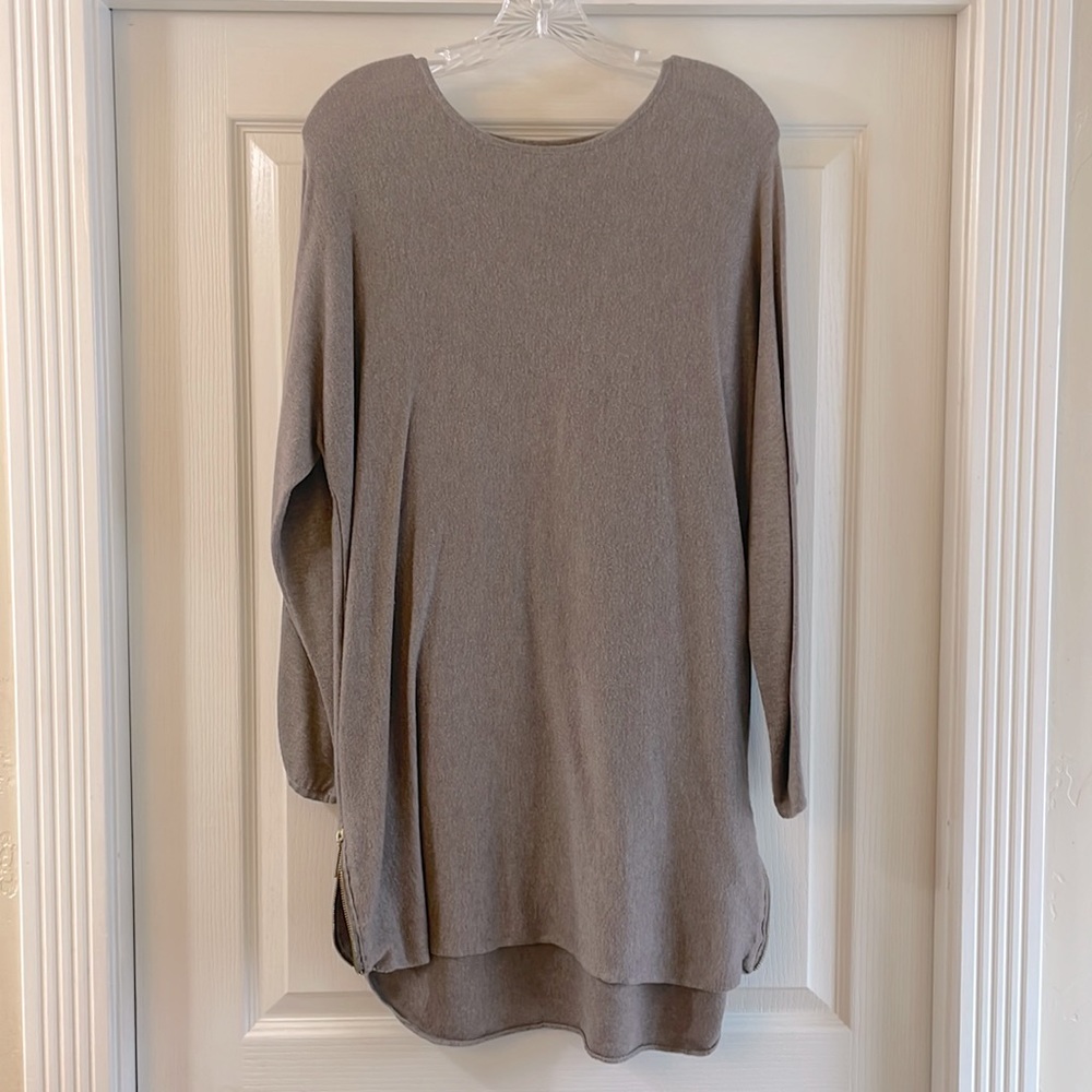 Comfortable sweater dress with Zipper detail